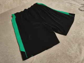 Pantalón corto deportivo Mercury negro y verde