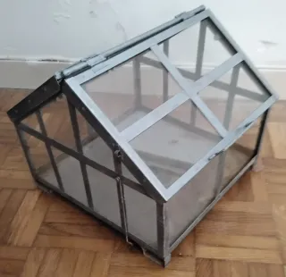 Invernadero abatible de cristal y metal