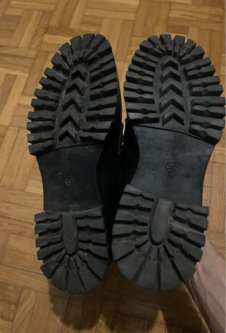 Mocasines de piel negros con hebilla dorada