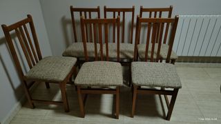 Mesa extensible de madera y 6 sillas