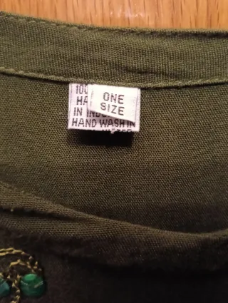 Blusa hippie M con bordados y lentejuelas