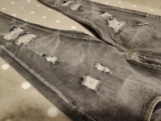 Nuevos Jeans grises hombre rotos
