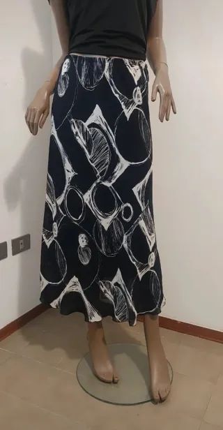 Gonna svasata fantasia nero/bianco