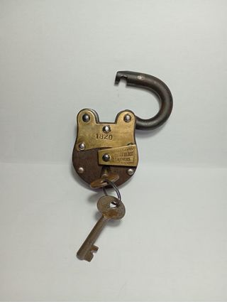 Candado ingles 1820 antiguo de colección