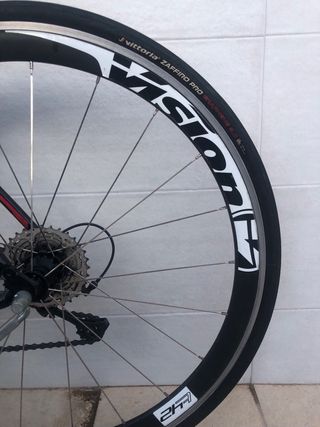 Bicicleta carbono Bergamont llantas carbono Vision