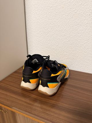 Zapatillas Jordan Naranja y Turquesa