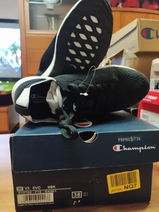 Zapatillas Champion Negras y Blancas