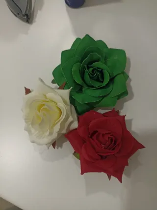 Flores Sevillanas Verdes, Rojas y Blancas