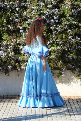 Batas rocieras con muchísimo vuelo y super cómodas