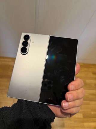 Samsung Galaxy Z Fold 7 Plata. Version  android 16