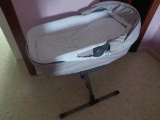 Capazo con patas balanceables