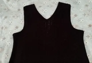 Camiseta tirantes V calada