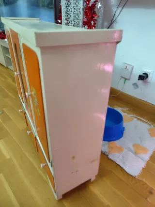 Armario de muñecas vintage naranja