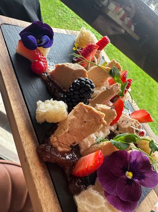 Busco cocinera y ayudante de cocina, experiencia