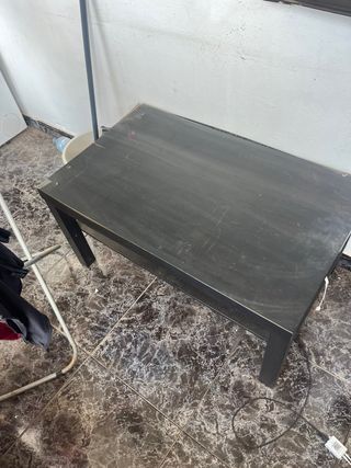 Mesa de madera negra