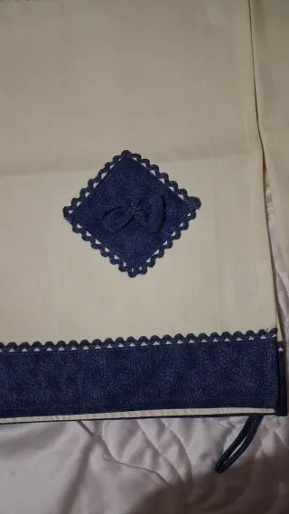 Tre canovacci ricamati