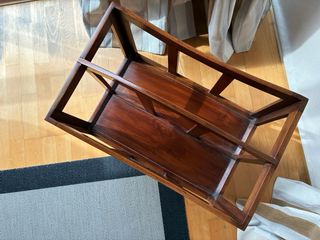 Revistero de madera con cajón