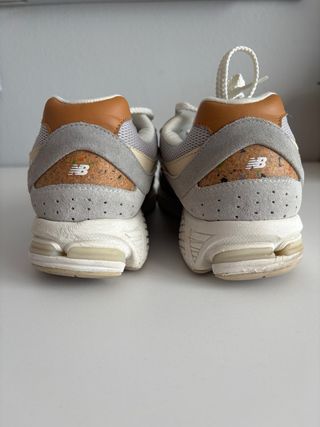 New Balance 2002R Gris Talla 44