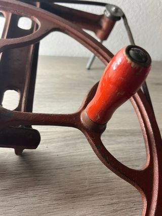 Antico avvolgitore manuale filati