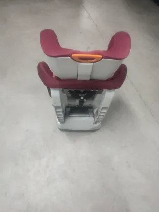 Sillita de bebé Chicco color burdeos sin ISOFIX