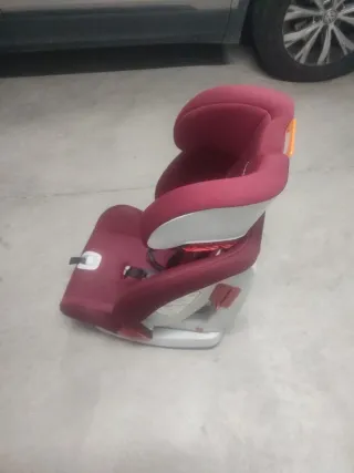 Sillita de bebé Chicco color burdeos sin ISOFIX