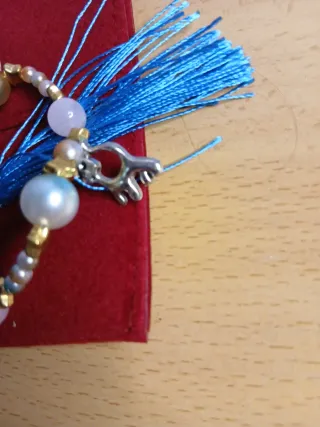 Pulsera con Dijes y Abalorios + regalo