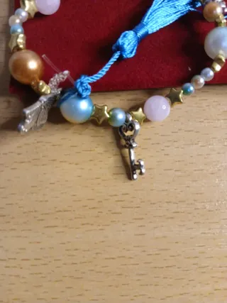 Pulsera con Dijes y Abalorios + regalo