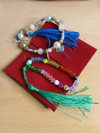 Pulsera con Dijes y Abalorios + regalo