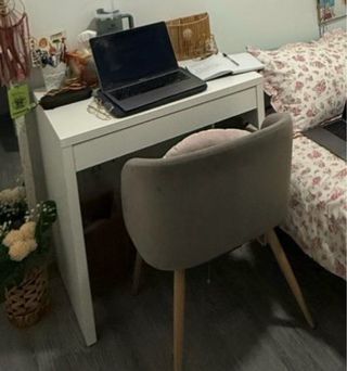 Mesa de estudio con cajón