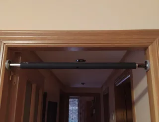 Barra de dominadas para puerta