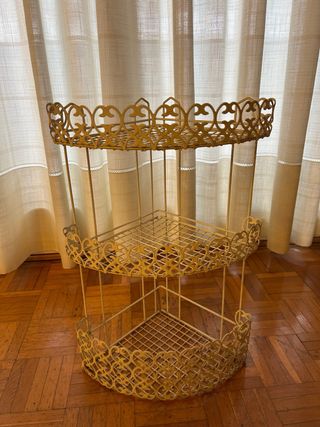 Estantería rinconera metálica