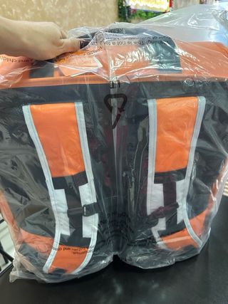 Chaqueta y Mochila Just Eat Talla M 30€ cada cosa