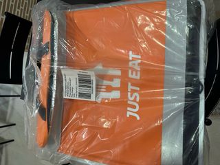 Chaqueta y Mochila Just Eat Talla M 30€ cada cosa