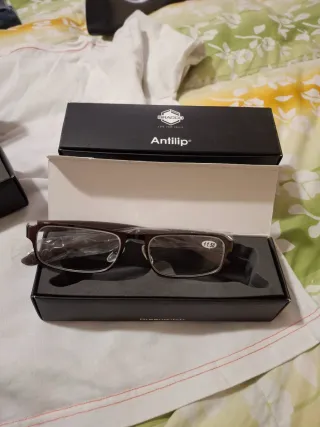 Occhiali da vista marroni