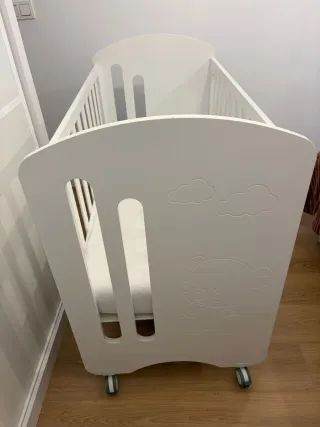 Cuna blanca para bebé