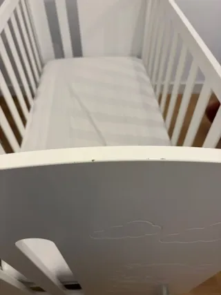 Cuna blanca para bebé