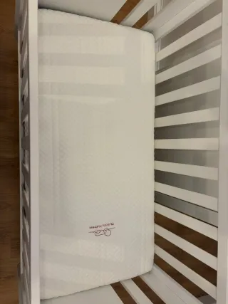 Cuna blanca para bebé