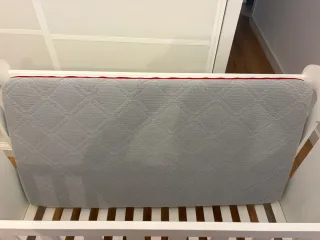 Cuna blanca para bebé