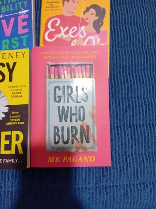 Girls Who Burn (paperback)