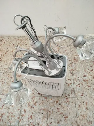 Lámpara de salón plateada y cristal