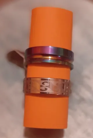 2 Anillos multicolor y plateados