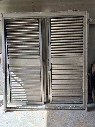 Ventanal doble aluminio con mallorquina