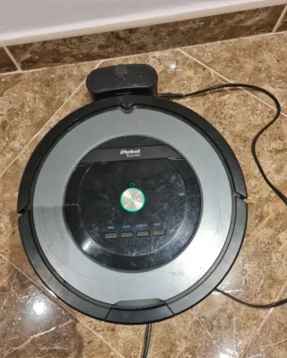 2x iRobot Roomba 865