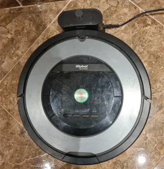 2x iRobot Roomba 865