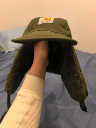 Gorra Carhartt verde con orejeras