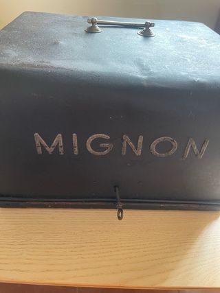 Macchina da scrivere Mignon AEG