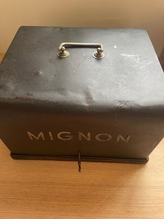 Macchina da scrivere Mignon AEG