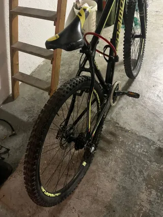 Bicicleta Megamo Negra y Amarilla