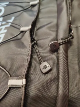 Mochila The North Face Negra y Gris