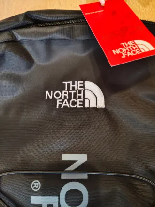 Mochila The North Face Negra y Gris